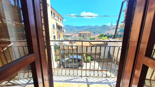 Foto Appartamento a Cava de' Tirreni Centro di 110 m² con 5 locali