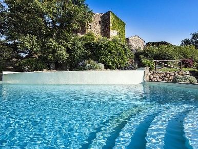 Foto Rustico a Chiusdino Montalcinello di 949 m² con 13 locali in vendita