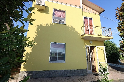 Foto Casa indipendente a Lugo di 220 m² con 10 locali in vendita