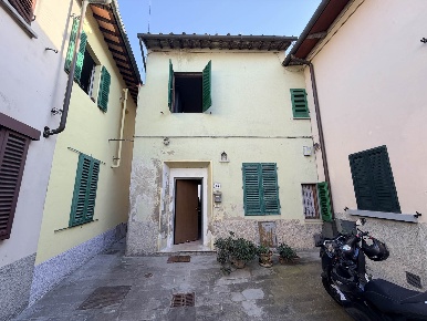 Foto Casa indipendente a Campi Bisenzio Centro di 128 m² con 5 locali