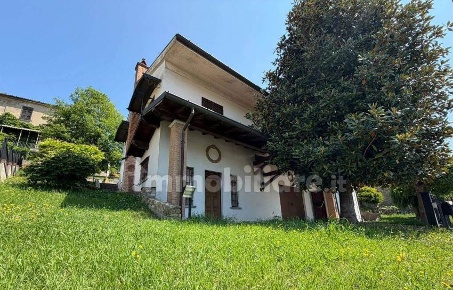 Foto Villa unifamiliare a Canneto Pavese Canneto di 280 m² con 8 locali
