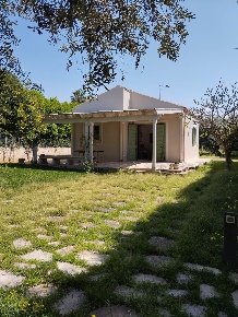 Foto Villa unifamiliare in via enzo ferrari, Scicli di 70 m² con 3 locali