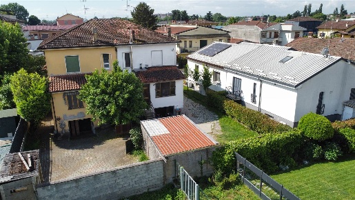 Foto Villa bifamiliare a Casalpusterlengo Centro di 136 m² con 4 locali