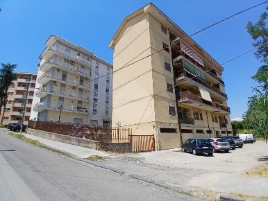 Foto Appartamento in Via Gerolamo De Rada, Cosenza Acquedotto di 143 m²