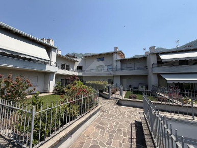 Foto Appartamento in Conche, Sale Marasino Centro di 116 m² con 4 locali