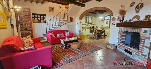 Foto Appartamento a Casole d'Elsa di 90 m² con 4 locali in vendita
