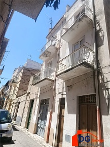 Foto Casa indipendente a Alcamo Centro di 120 m² con 5 locali in vendita