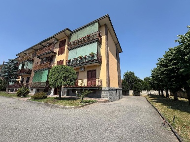 Foto Appartamento in Via Gramsci 89/3, Magenta Centro di 97 m² con 3 locali