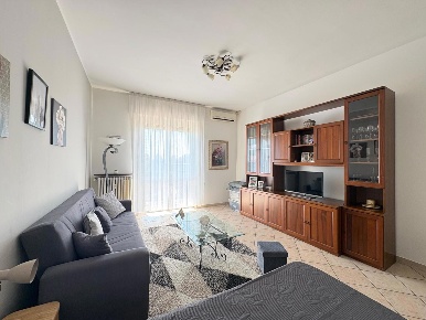 Foto Appartamento in Via Gramsci 89/3, Magenta Centro di 97 m² con 3 locali