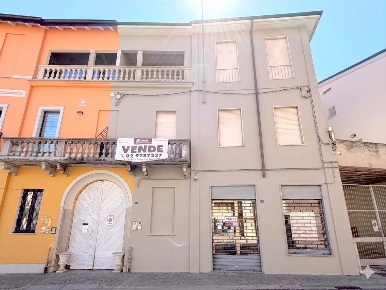 Foto Casa indipendente in Piazza SAN MARTINO 43, Inveruno Centro di 213 m²