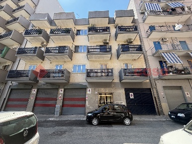 Foto Appartamento in Via Viscardi 10, Taranto Tre Carrare di 101 m²