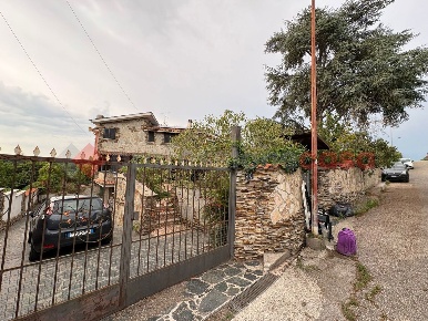 Foto Villa bifamiliare in Via marmolada 50, Aprilia di 180 m² con 6 locali