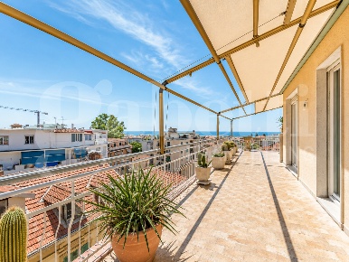 Foto Attico in Via Goethe 63, Sanremo Ospedale di 110 m² con 4 locali