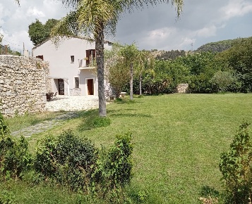 Foto Villa unifamiliare in Contrada arancelli sn, Ragusa di 270 m²