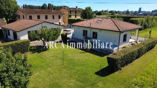Foto Villa unifamiliare a Pietrasanta di 91 m² con 4 locali in vendita