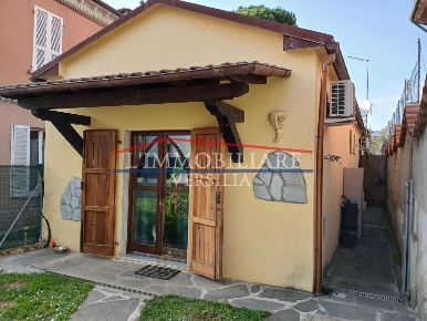 Foto Casa indipendente a Massa Solferino - Diaz di 80 m² con 3 locali