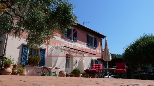 Foto Casale a Massarosa Stiava di 140 m² con 8 locali in vendita