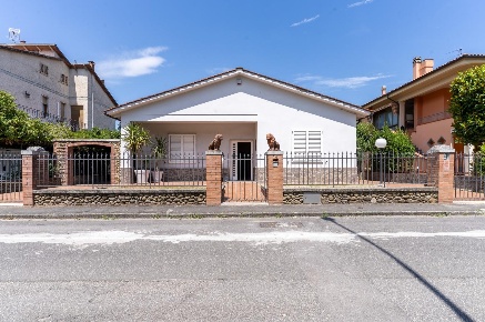 Foto Casa indipendente a Montelupo Fiorentino Centro di 130 m² con 5 locali