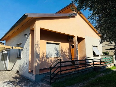 Foto Casa indipendente a Capannori Lammari - Lunata di 100 m² con 5 locali