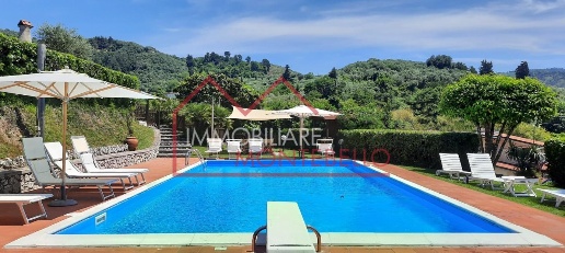 Foto Villa unifamiliare a Camaiore Capezzano Pianore di 400 m² in vendita