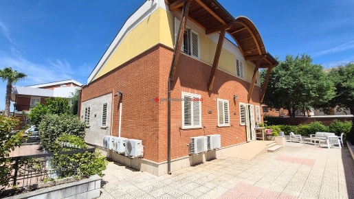 Foto Villa singola in Via Stefano Morellina 1, Foggia di 260 m² in vendita