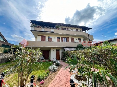 Foto Appartamento in Via GIUSEPPE MOTTA 71/B, Desenzano del Garda di 60 m²