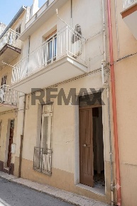 Foto Casa indipendente in Via Carrubbelle 18, Ragusa Centro di 139 m²