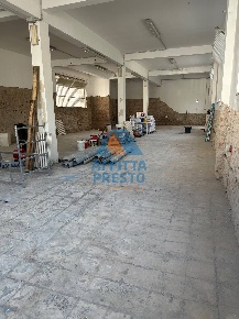 Foto Attività commerciale a Empoli di 240 m² con 1 locali in affitto