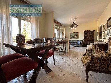 Foto Appartamento in Via Brighinzio, Vercelli Centro di 95 m² con 4 locali