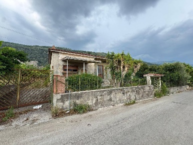 Foto Casa indipendente a Sarno Centro di 250 m² con 5 locali in vendita