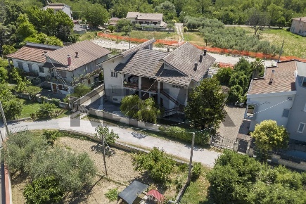 Foto Case semi ndipendenti in via delle nazioni unite 34, Alanno di 257 m²
