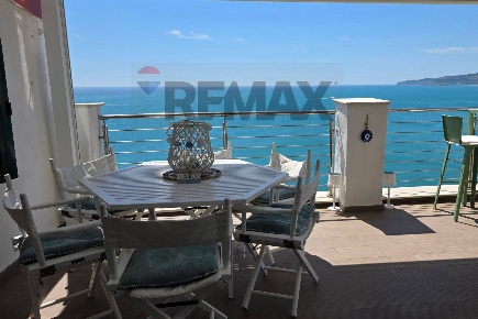 Foto Appartamento in Via Levante 9, Vieste Centro di 120 m² con 5 locali