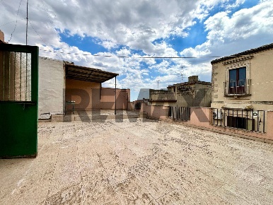 Foto Casa indipendente in Via Girolamo Savanarola 88, Giarratana di 171 m²