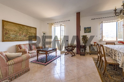 Foto Appartamento in Fondo Cangemi 6, Monreale Centro di 152 m² in vendita