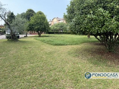 Foto Terreno residenziale a Azzano San Paolo di 850 m² in vendita