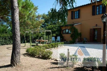 Foto Villa a schiera a San Miniato di 250 m² con 8 locali in vendita