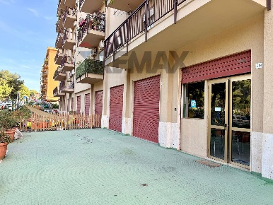 Foto Locale commerciale in Via Giuseppe Lanza di Scalea 478/522, Palermo