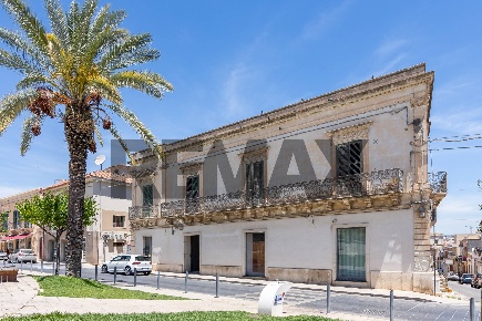 Foto Casa indipendente in VIA CAIROLI 1, Ispica Centro di 579 m² in vendita