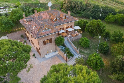 Foto Villa unifamiliare in Via Nevola 119A, Corinaldo di 430 m² in vendita
