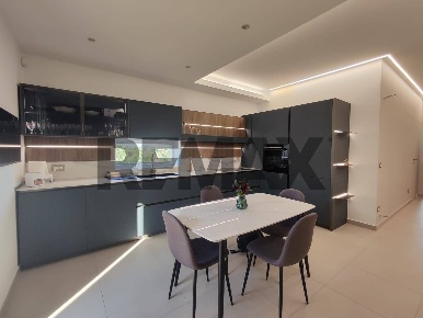 Foto Appartamento in via gandhi 16, Floridia di 100 m² con 5 locali