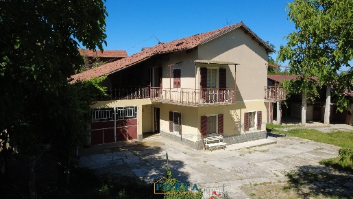 Foto Casa indipendente in Strada Cagnalupa 26, Carrù di 202 m² con 6 locali