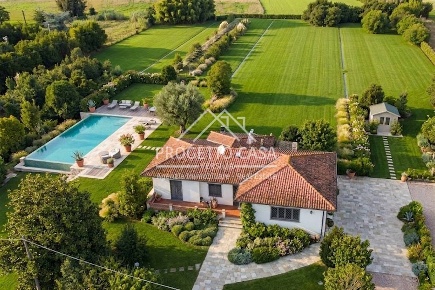 Foto Casa indipendente in VIA CREMONA, Camaiore Capezzano Pianore di 250 m²
