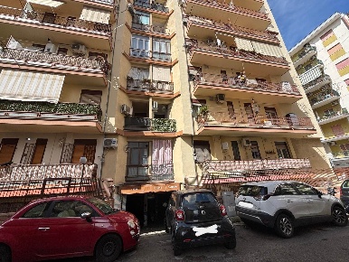 Foto Magazzino a Palermo Calatafimi Bassa - Indipendenza di 720 m²