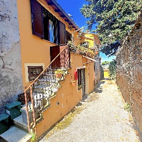 Foto Appartamento a Magliano Sabina Centro di 50 m² con 4 locali in vendita