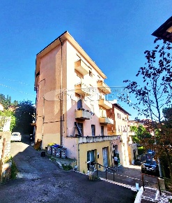 Foto Appartamento in Via Ascanio della Corgna 10, Perugia di 165 m²