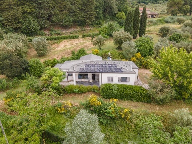 Foto Villa unifamiliare a Perugia di 200 m² con 6 locali in vendita