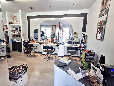Foto Locale commerciale a Perugia di 45 m² con 3 locali in vendita