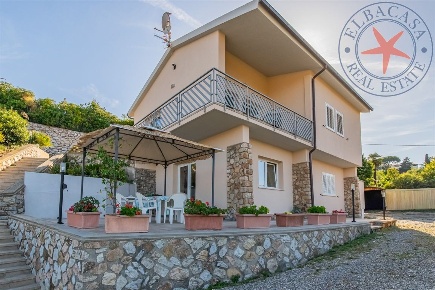 Foto Villa unifamiliare a Portoferraio di 182 m² con 6 locali in vendita