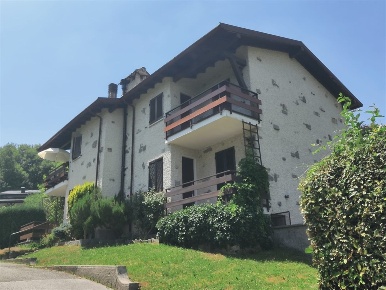 Foto Appartamento in Via dei Pini, Sormano Centro di 60 m² con 2 locali