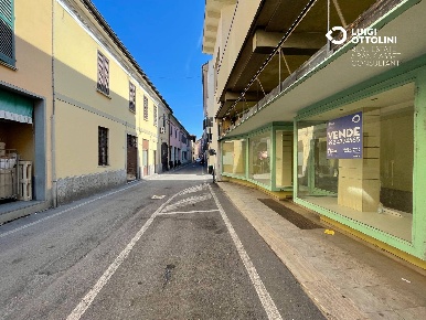 Foto Negozio in via Matteotti 10, Vaprio d'Adda di 217 m² con 1 locali